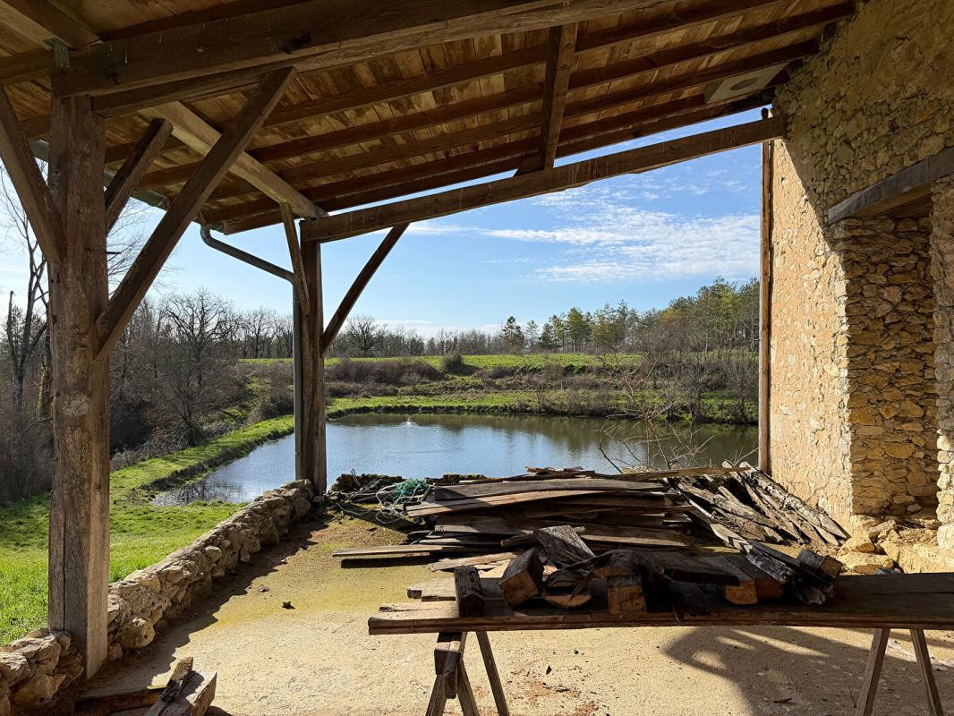 DEVILLAC Ensemble authentique avec caractère, espace et potentiel ? au calme 12