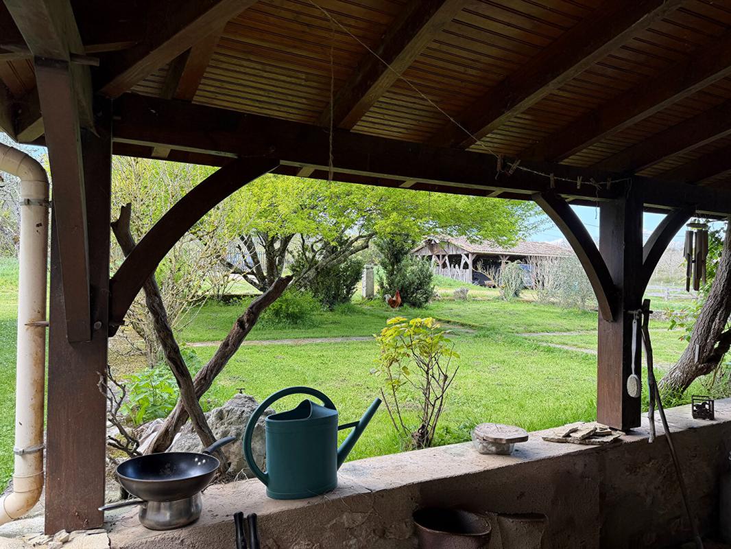 DEVILLAC Ensemble authentique avec caractère, espace et potentiel ? au calme 5