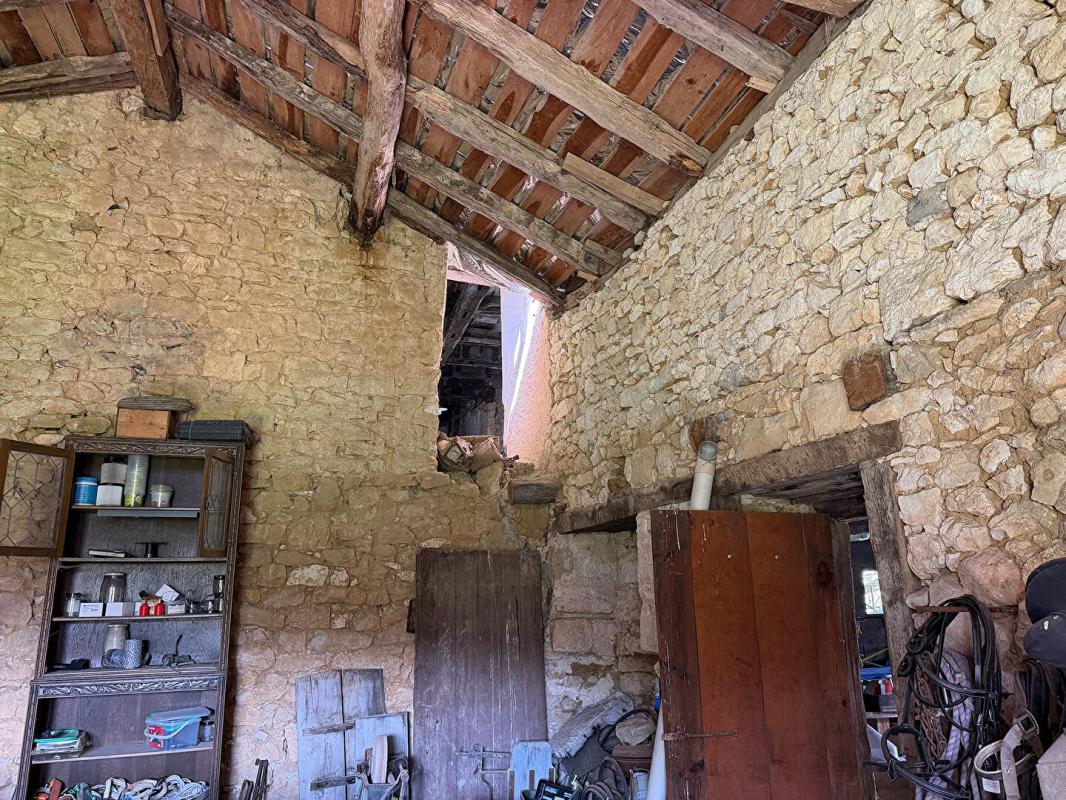 DEVILLAC Ensemble authentique avec caractère, espace et potentiel ? au calme 9