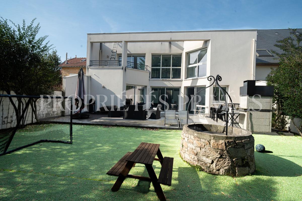 MAISONS-ALFORT Maison contemporaine écologique avec salle de cinéma haut de gamme 1