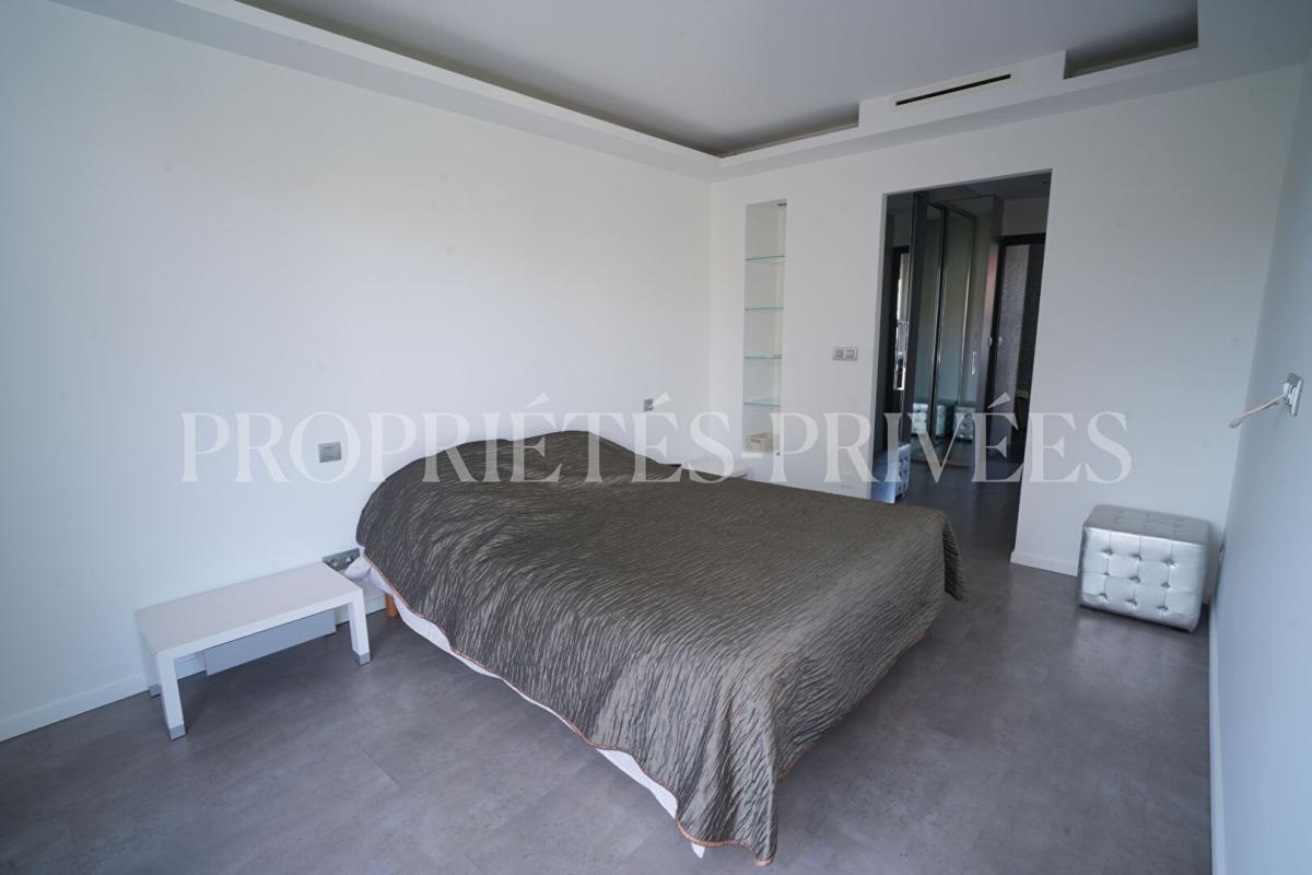 MAISONS-ALFORT Maison contemporaine écologique avec salle de cinéma haut de gamme 11