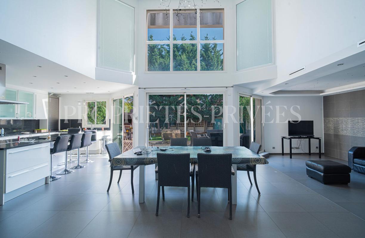 MAISONS-ALFORT Maison contemporaine écologique avec salle de cinéma haut de gamme 2