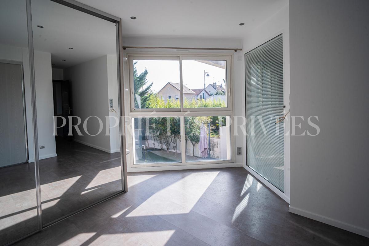 MAISONS-ALFORT Maison contemporaine écologique avec salle de cinéma haut de gamme 7