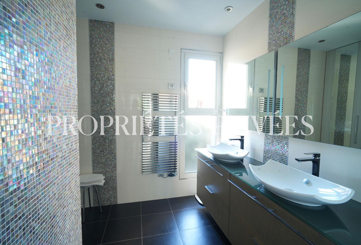 MAISONS-ALFORT Maison contemporaine écologique avec salle de cinéma haut de gamme 8