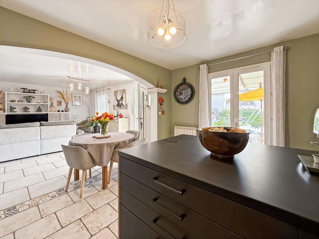 GRAVESON À VENDRE MAISON À GRAVESON - CENTRE VILLE AVEC PISCINE 3