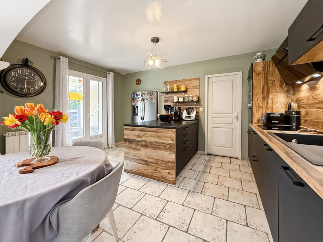 GRAVESON À VENDRE MAISON À GRAVESON - CENTRE VILLE AVEC PISCINE 5