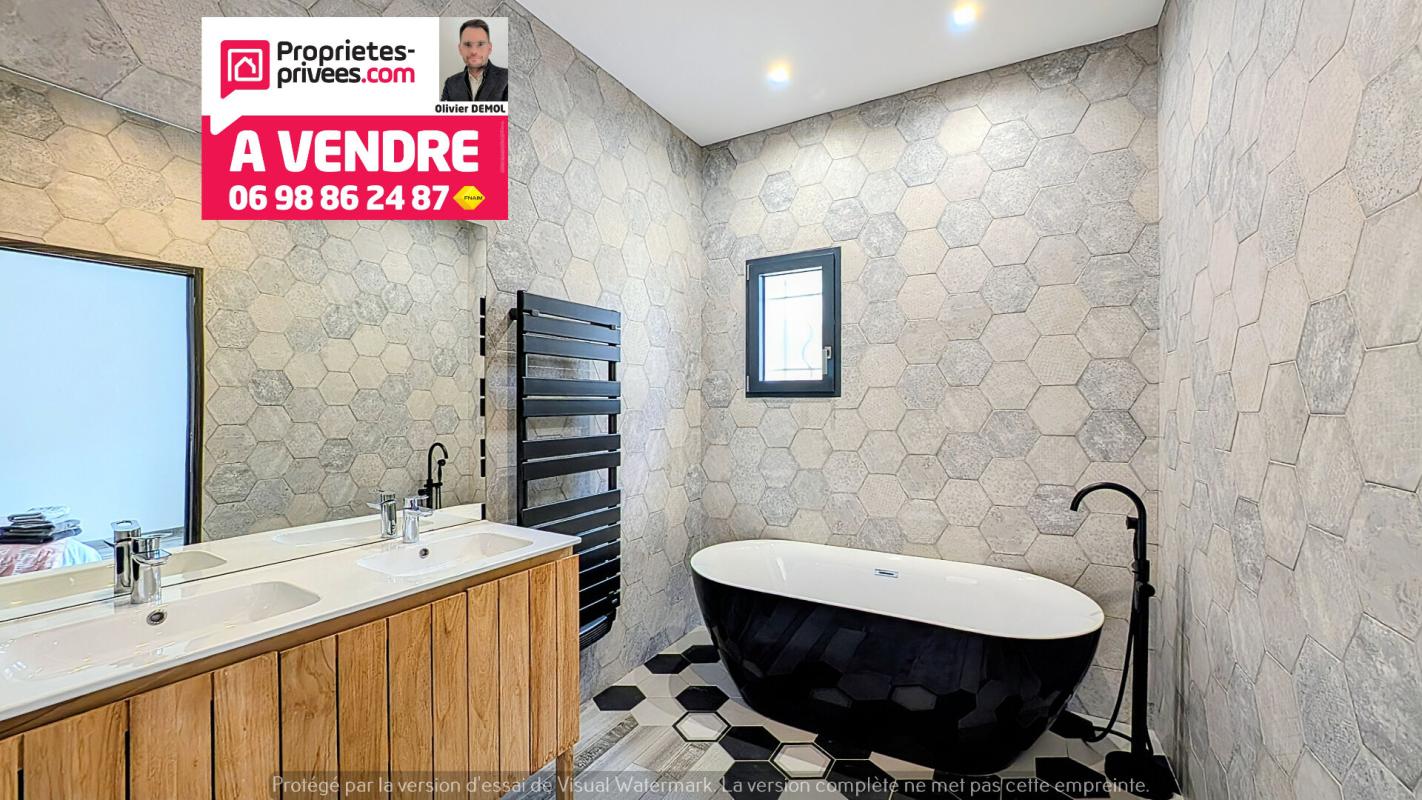 MONTAUROUX MAGNIFIQUE VILLA MODERNE ET PRESTATIONS HAUT DE GAMME 11