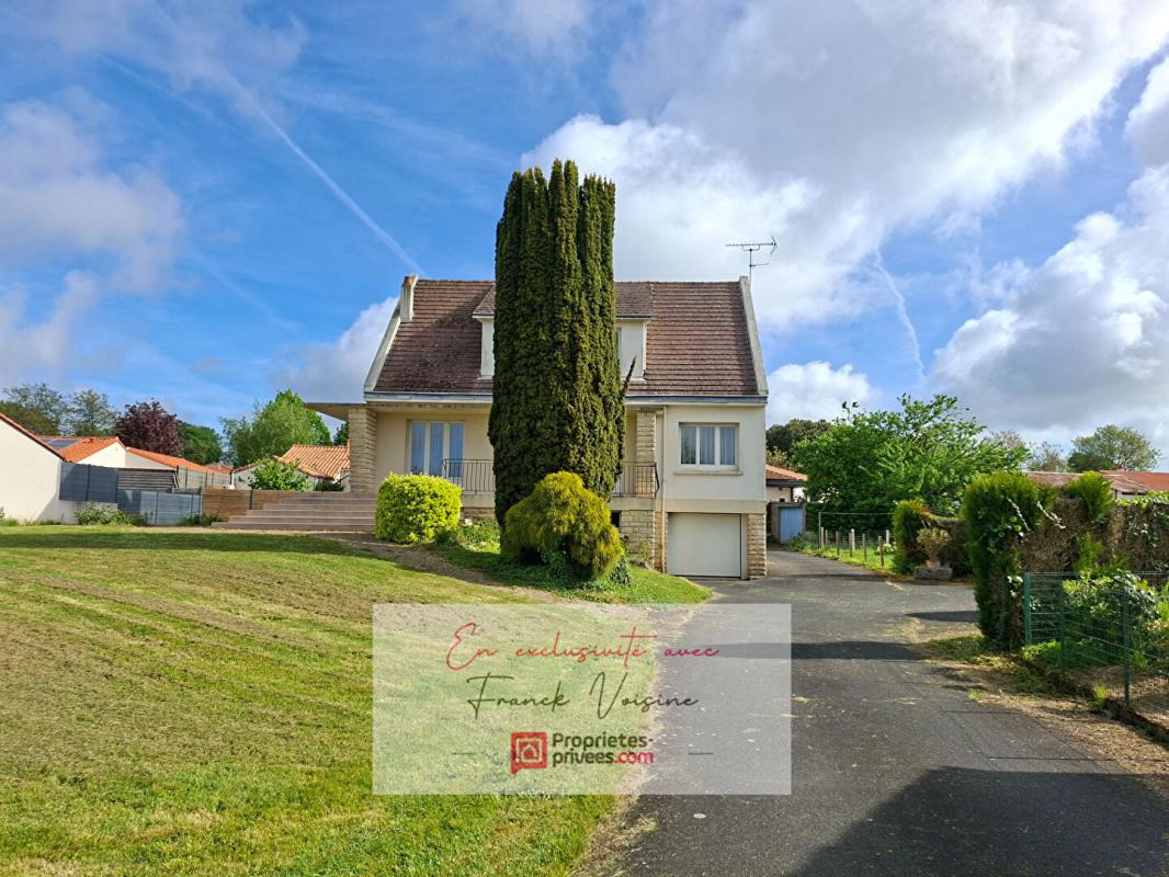 LES HERBIERS A VENDRE en exclusivité aux Herbiers, Maison de 140 m2 avec 4 Chambres et 1 bureau sur un terrain de 1062 m2 1