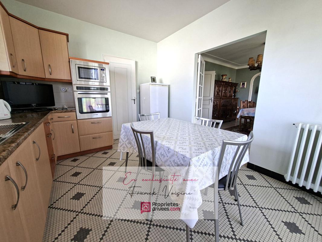 LES HERBIERS A VENDRE en exclusivité aux Herbiers, Maison de 140 m2 avec 4 Chambres et 1 bureau sur un terrain de 1062 m2 11