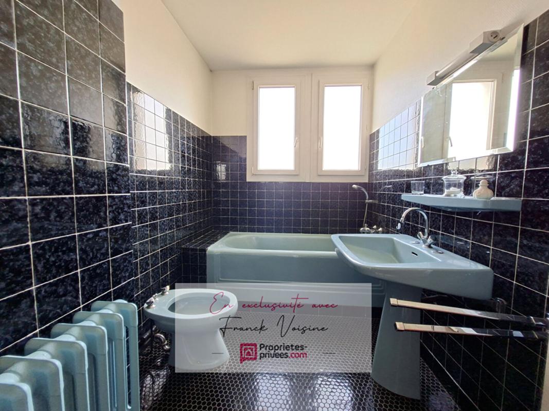 LES HERBIERS A VENDRE en exclusivité aux Herbiers, Maison de 140 m2 avec 4 Chambres et 1 bureau sur un terrain de 1062 m2 6