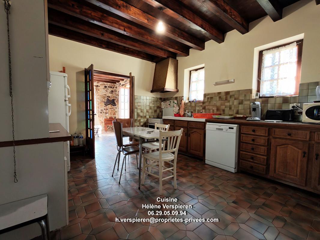 BELVES Maison Belves 8 pièce(s) 181 m2 terrain de 9017 m2 8