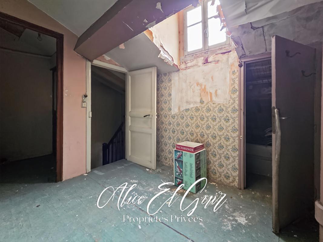 CARCASSONNE Carcassonne - Immeuble 1 commerce et 2 studios 13