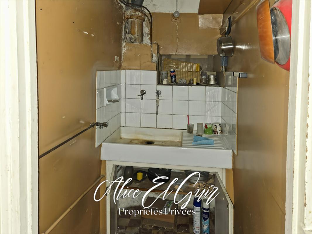 CARCASSONNE Carcassonne - Immeuble 1 commerce et 2 studios 8