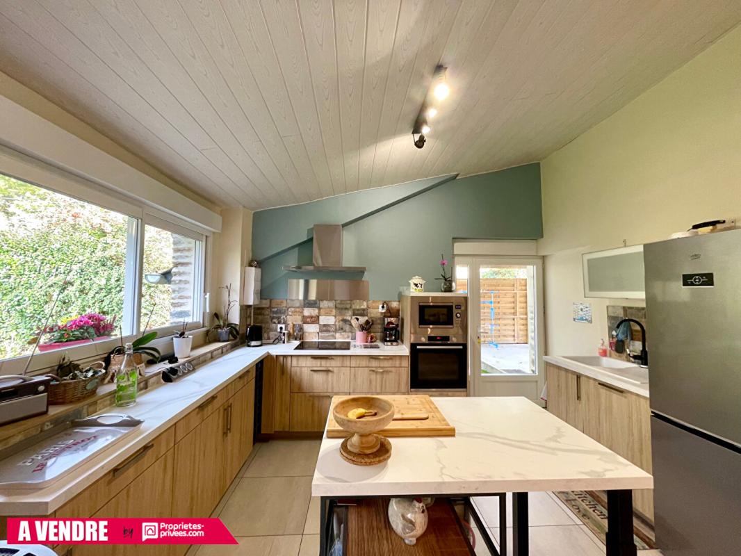 CARENTOIR Maison en pierre 100m2 dans le bourg 3