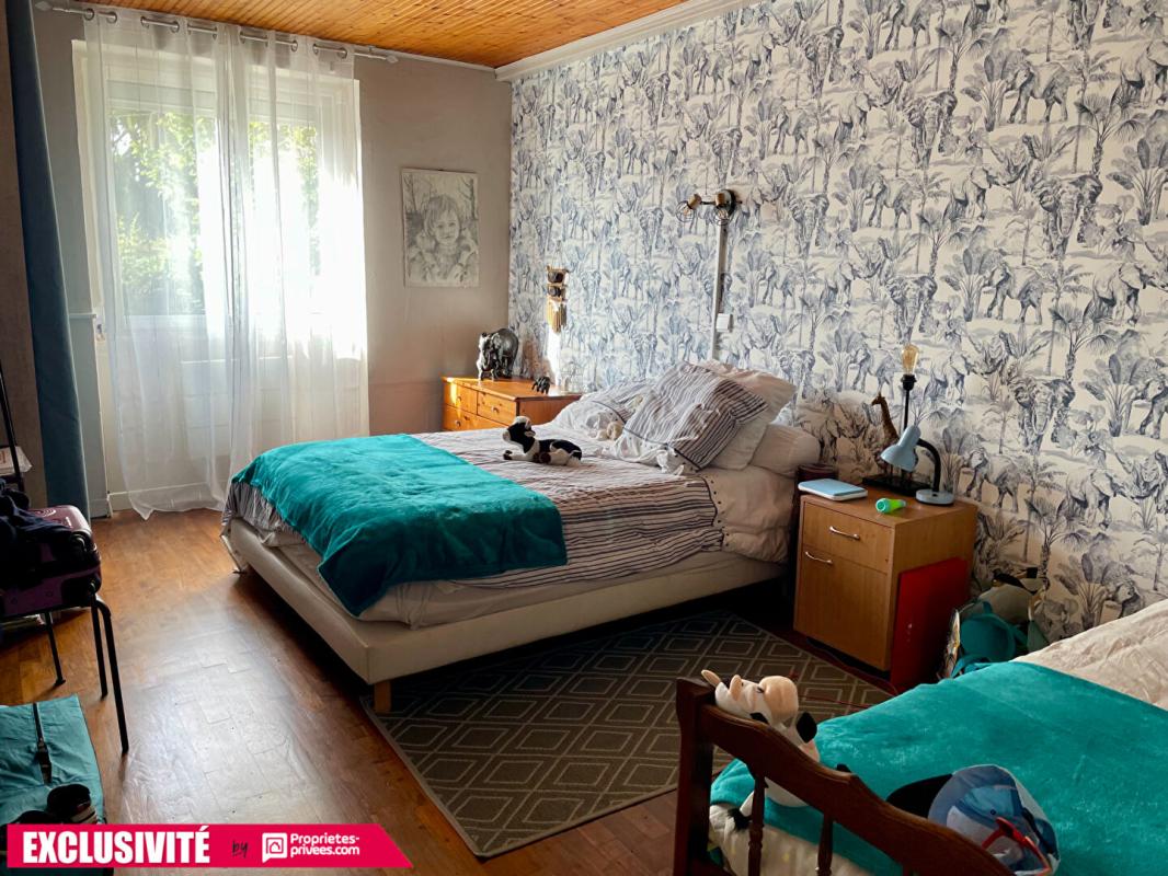 CARENTOIR Maison en pierre 100m2 dans le bourg 8