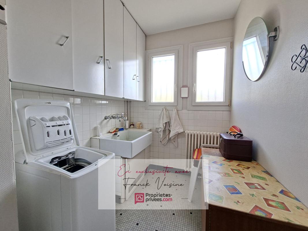 LES HERBIERS A VENDRE en Exclusivité aux Herbiers, Maison de 140 m2 avec 4 Chambres et 1 bureau sur un terrain constructible de 1700 m2 env 10