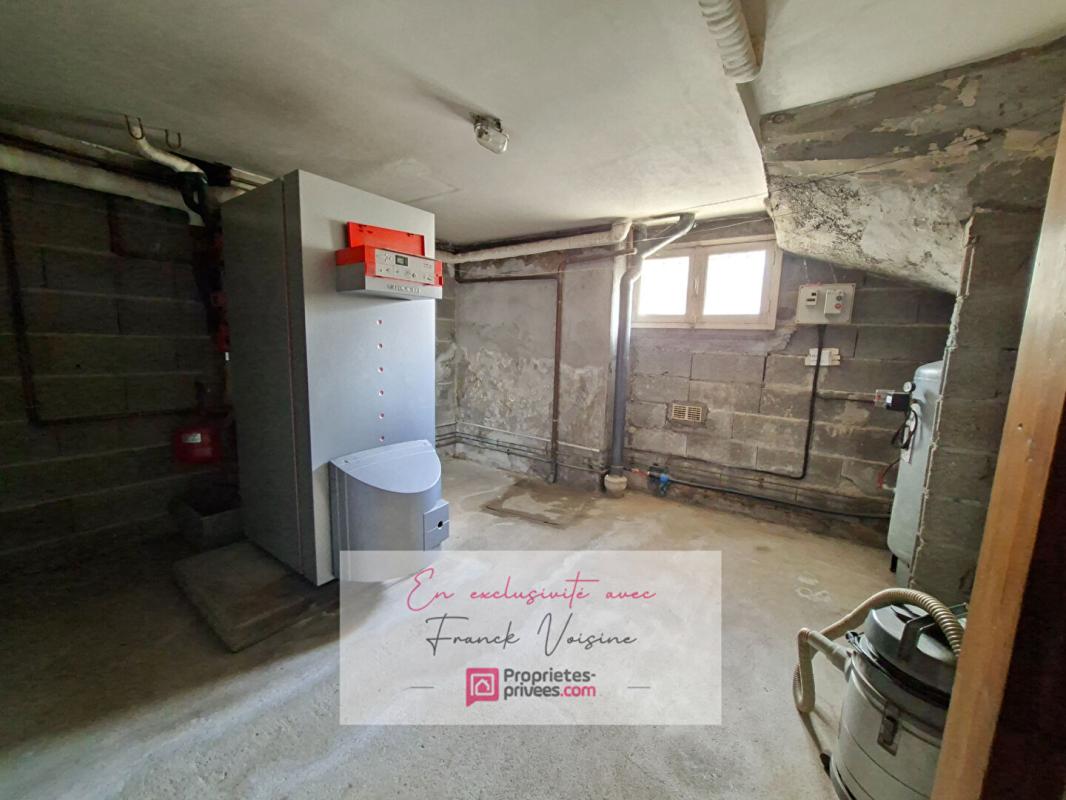 LES HERBIERS A VENDRE en Exclusivité aux Herbiers, Maison de 140 m2 avec 4 Chambres et 1 bureau sur un terrain constructible de 1700 m2 env 15