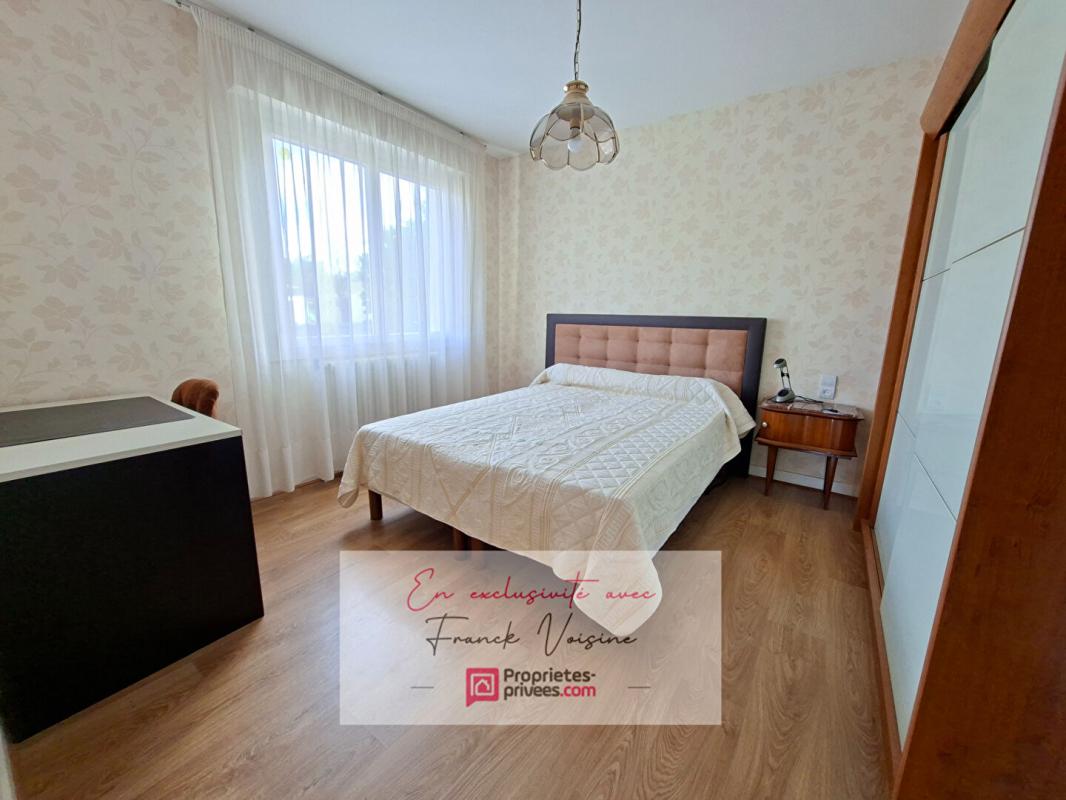 LES HERBIERS A VENDRE en Exclusivité aux Herbiers, Maison de 140 m2 avec 4 Chambres et 1 bureau sur un terrain constructible de 1700 m2 env 4