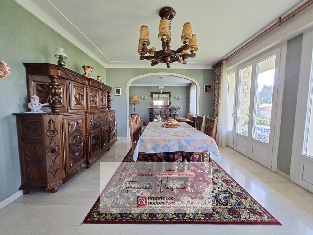 LES HERBIERS A VENDRE en Exclusivité aux Herbiers, Maison de 140 m2 avec 4 Chambres et 1 bureau sur un terrain constructible de 1700 m2 env 5