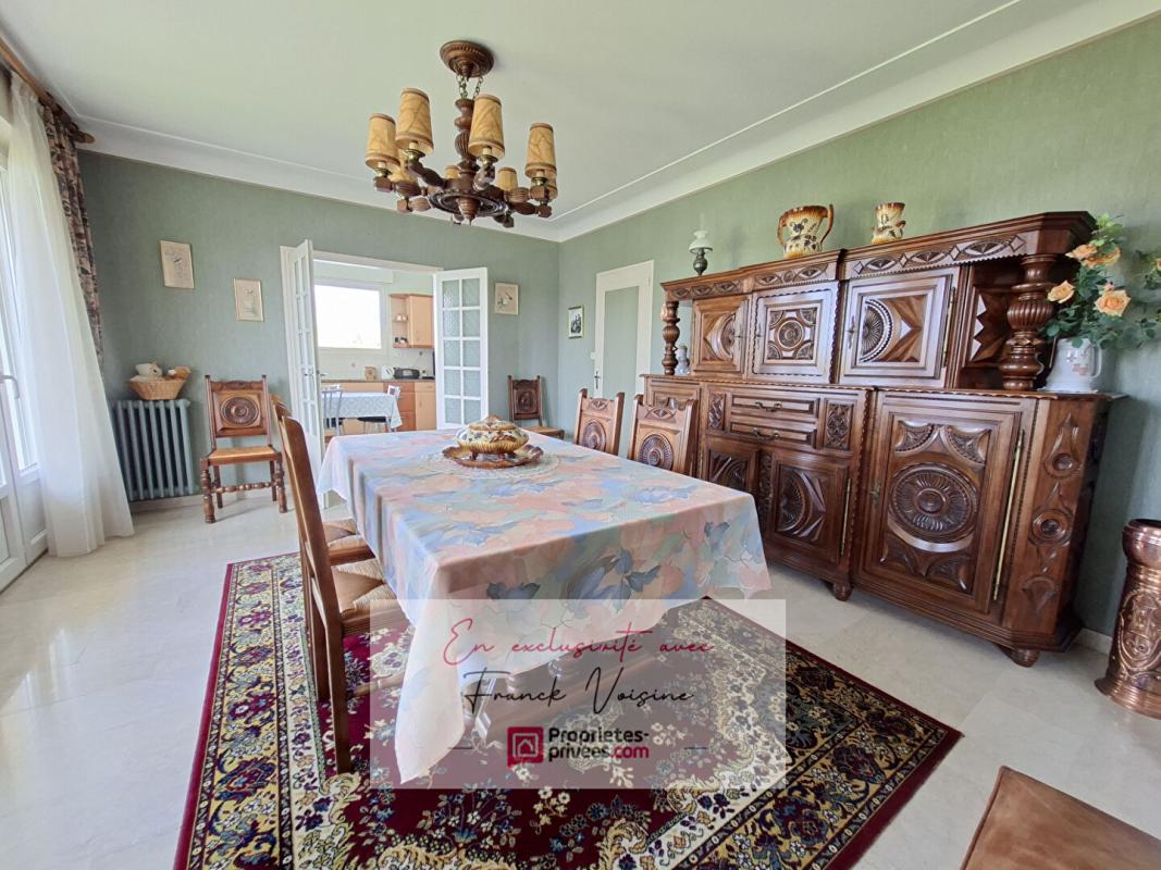 LES HERBIERS A VENDRE en Exclusivité aux Herbiers, Maison de 140 m2 avec 4 Chambres et 1 bureau sur un terrain constructible de 1700 m2 env 7