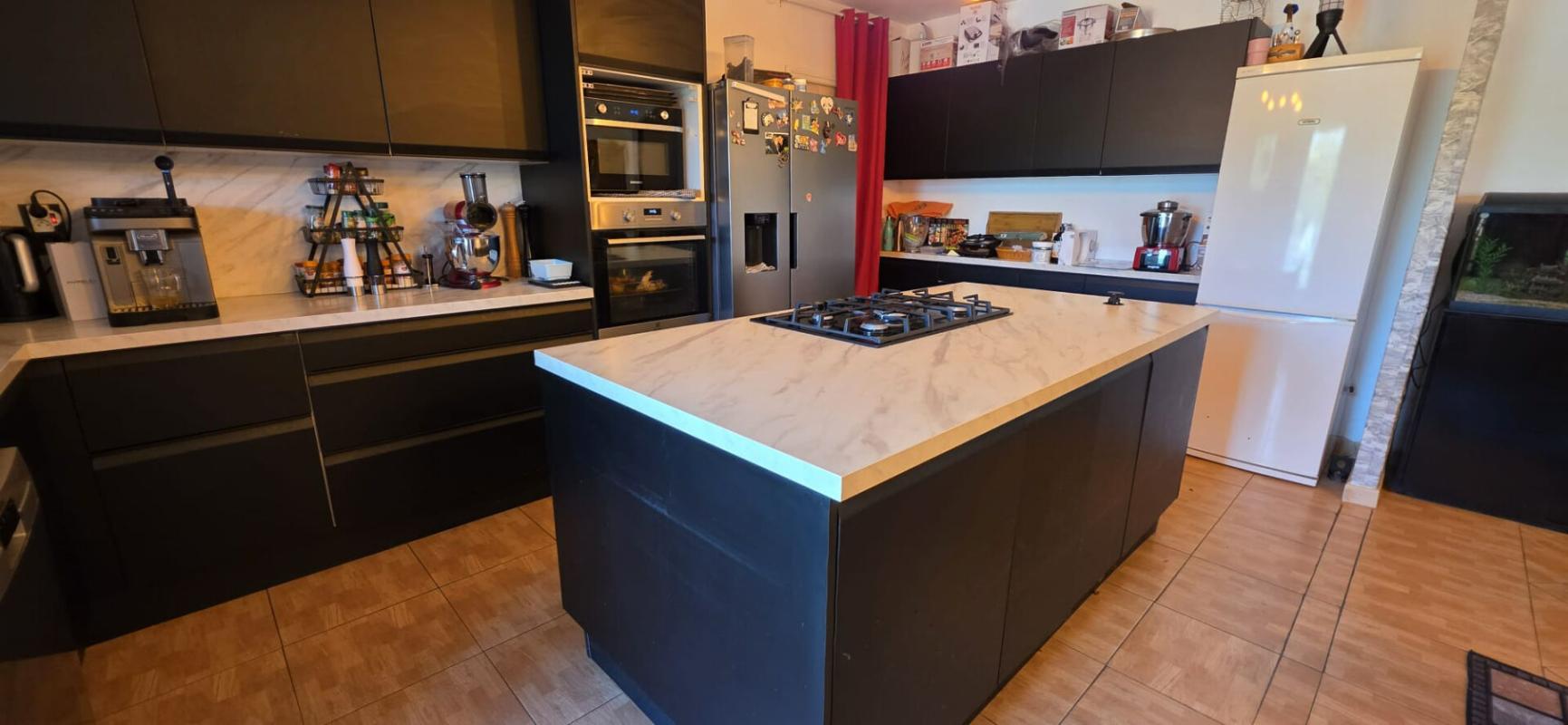 LORGUES Maison 4 chambres avec piscine, suite parentale et garage 5