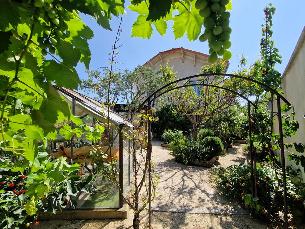 CHATEAURENARD Maison Chateaurenard 10 pièce(s) 202 m2 2