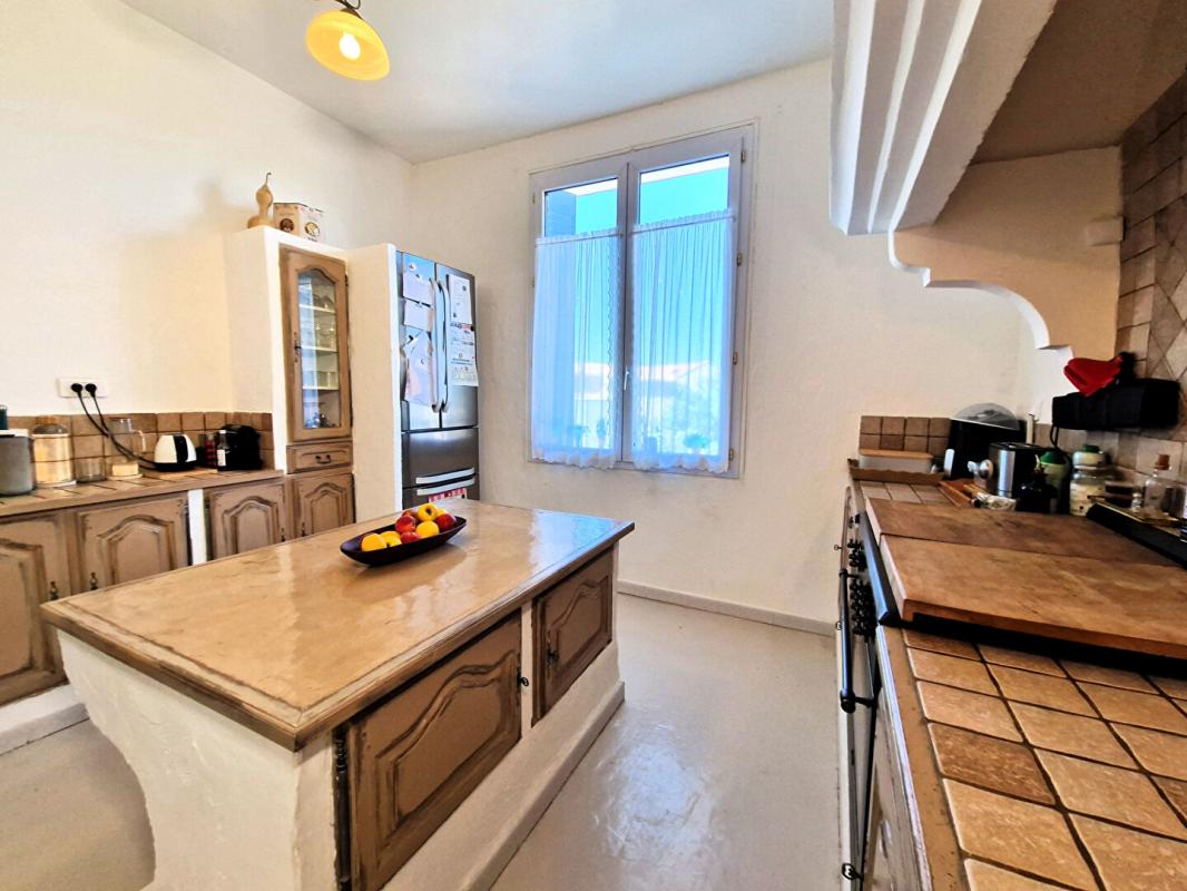 CHATEAURENARD Maison Chateaurenard 10 pièce(s) 202 m2 5