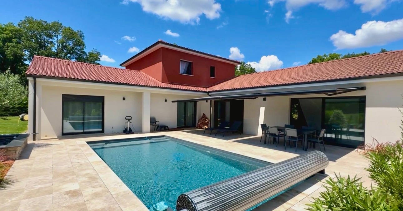 CONDAT-SUR-VIENNE Maison Condat Sur Vienne 8 pièce(s) 266 m2 1