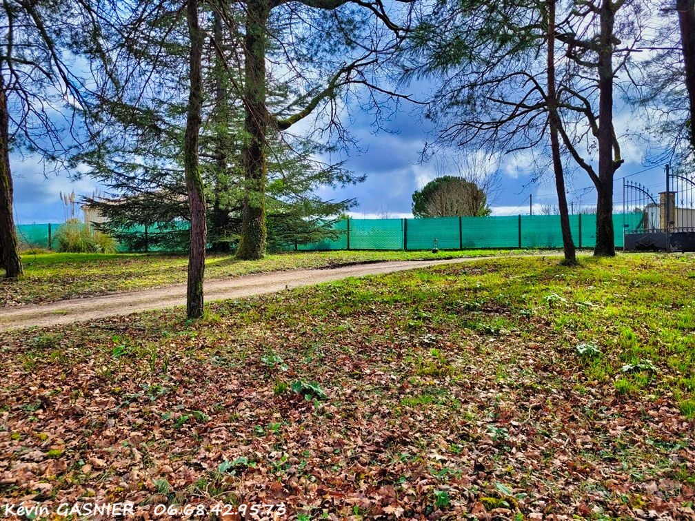 DIRAC DIRAC (16410) : Terrain constructible de 906m2 1