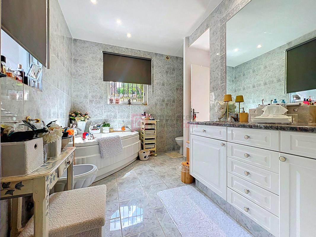 AURIBEAU-SUR-SIAGNE 06810 Auribeau-sur-Siagne ? Villa 4 pièces de caractère 11