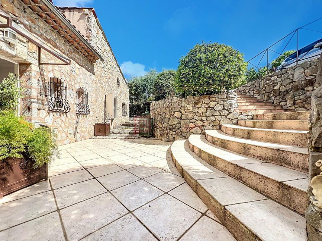 AURIBEAU-SUR-SIAGNE 06810 Auribeau-sur-Siagne ? Villa 4 pièces de caractère 17