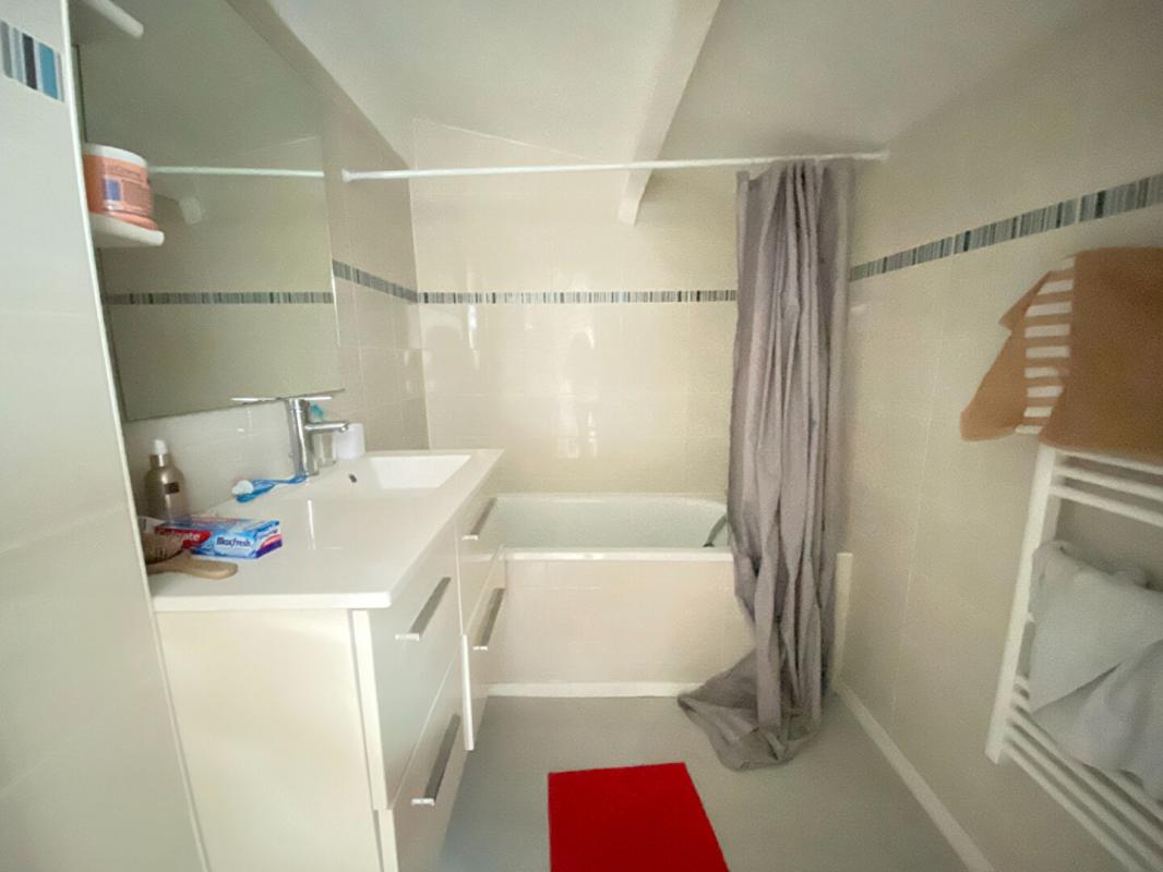 BORDEAUX Charmant appartement T4 Place Ste Eulalie à Bordeaux 9