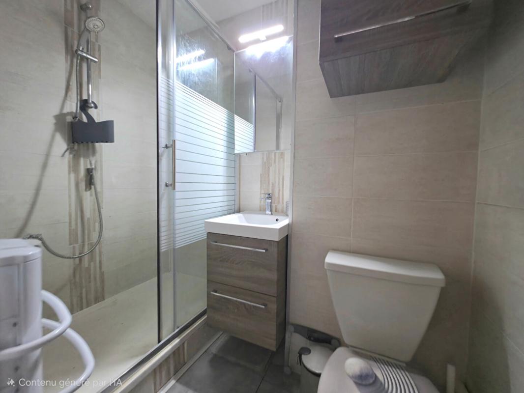 LE LAVANDOU Charmant  2 pièces à 3 minutes de la mer Idéal pied-à-terre ou investissement 28 m2 5