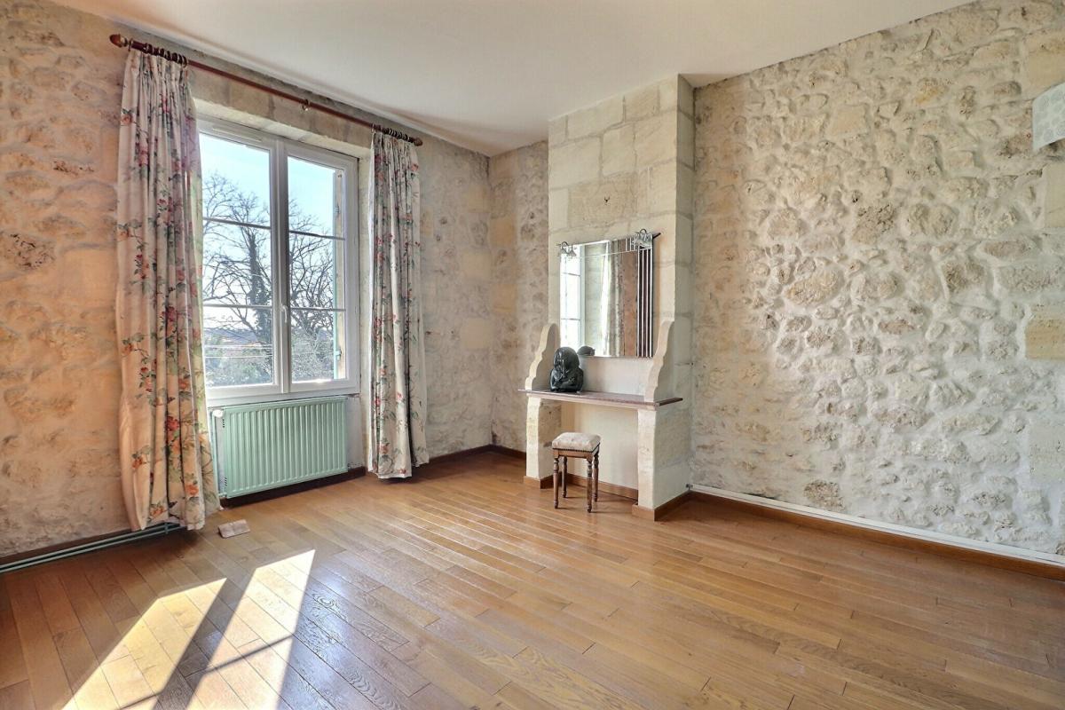 LE TAILLAN-MEDOC Maison en pierre 3 chambres 8