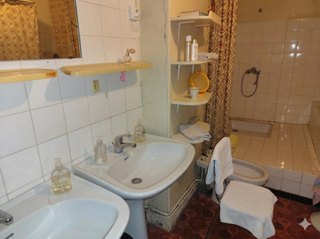 NARBONNE Narbonne Centre : Maison de Caractère de 171 m²  - T8  -  R+2 - avec Cour-Parking et Toit-Terrasse 10