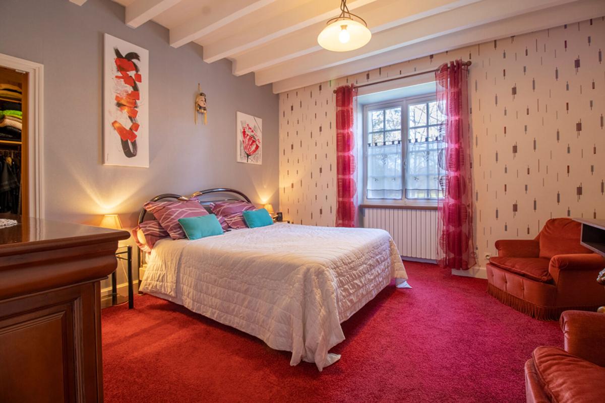 NEUVY-SUR-BARANGEON Maison Neuvy Sur Barangeon 6 pièce(s) 210 m2 11