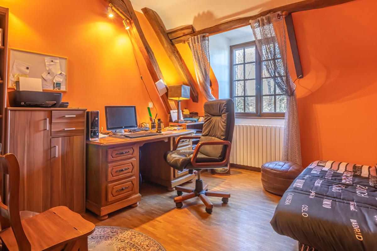 NEUVY-SUR-BARANGEON Maison Neuvy Sur Barangeon 6 pièce(s) 210 m2 12