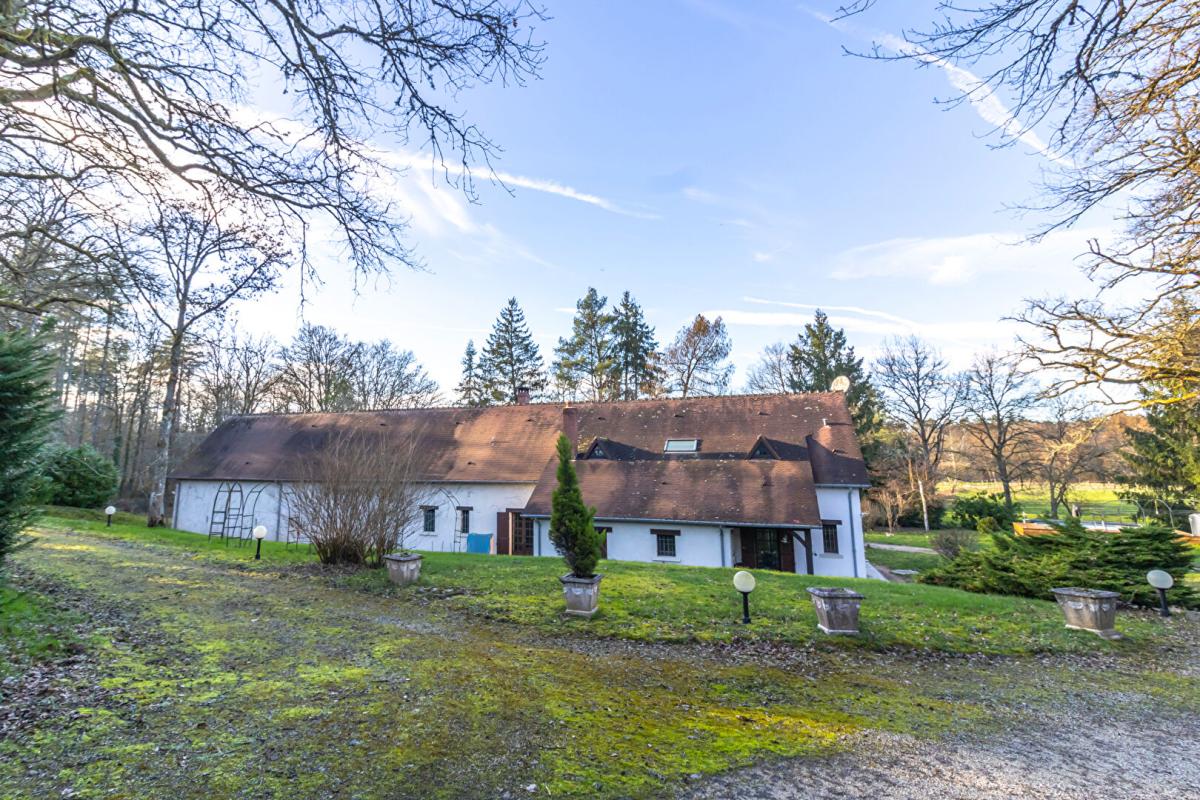 NEUVY-SUR-BARANGEON Maison Neuvy Sur Barangeon 6 pièce(s) 210 m2 13