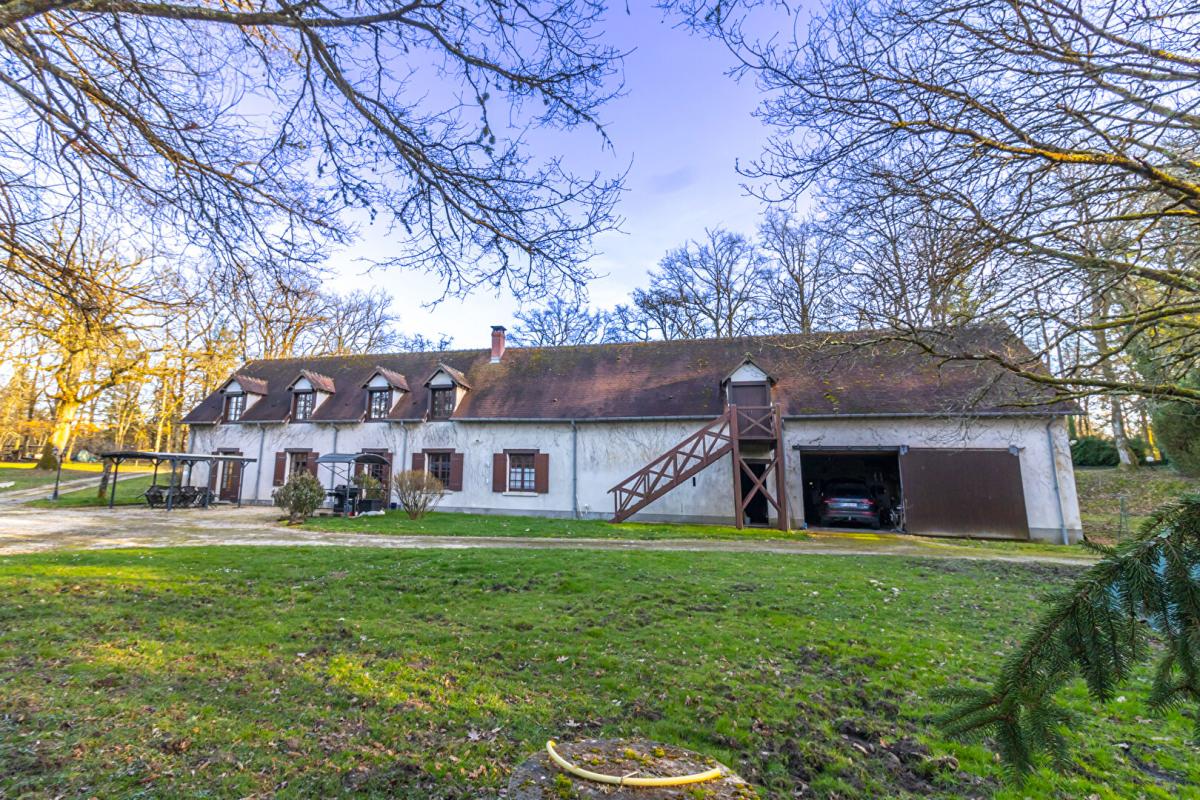 NEUVY-SUR-BARANGEON Maison Neuvy Sur Barangeon 6 pièce(s) 210 m2 15