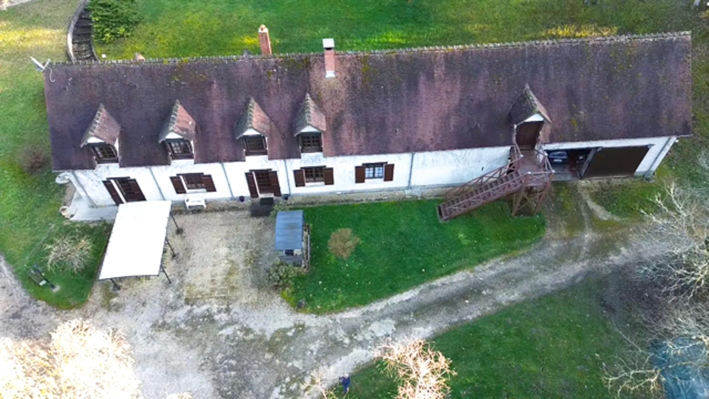 NEUVY-SUR-BARANGEON Maison Neuvy Sur Barangeon 6 pièce(s) 210 m2 16