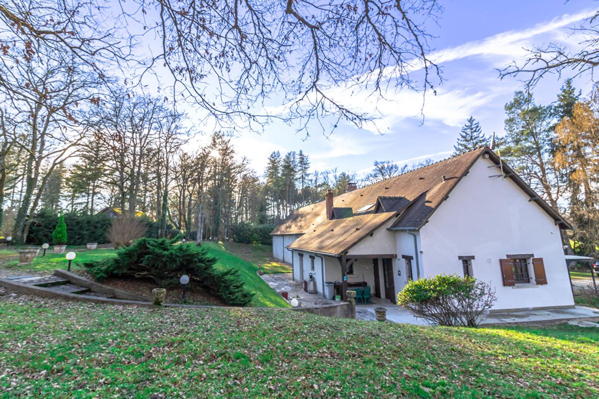 NEUVY-SUR-BARANGEON Maison Neuvy Sur Barangeon 6 pièce(s) 210 m2 2