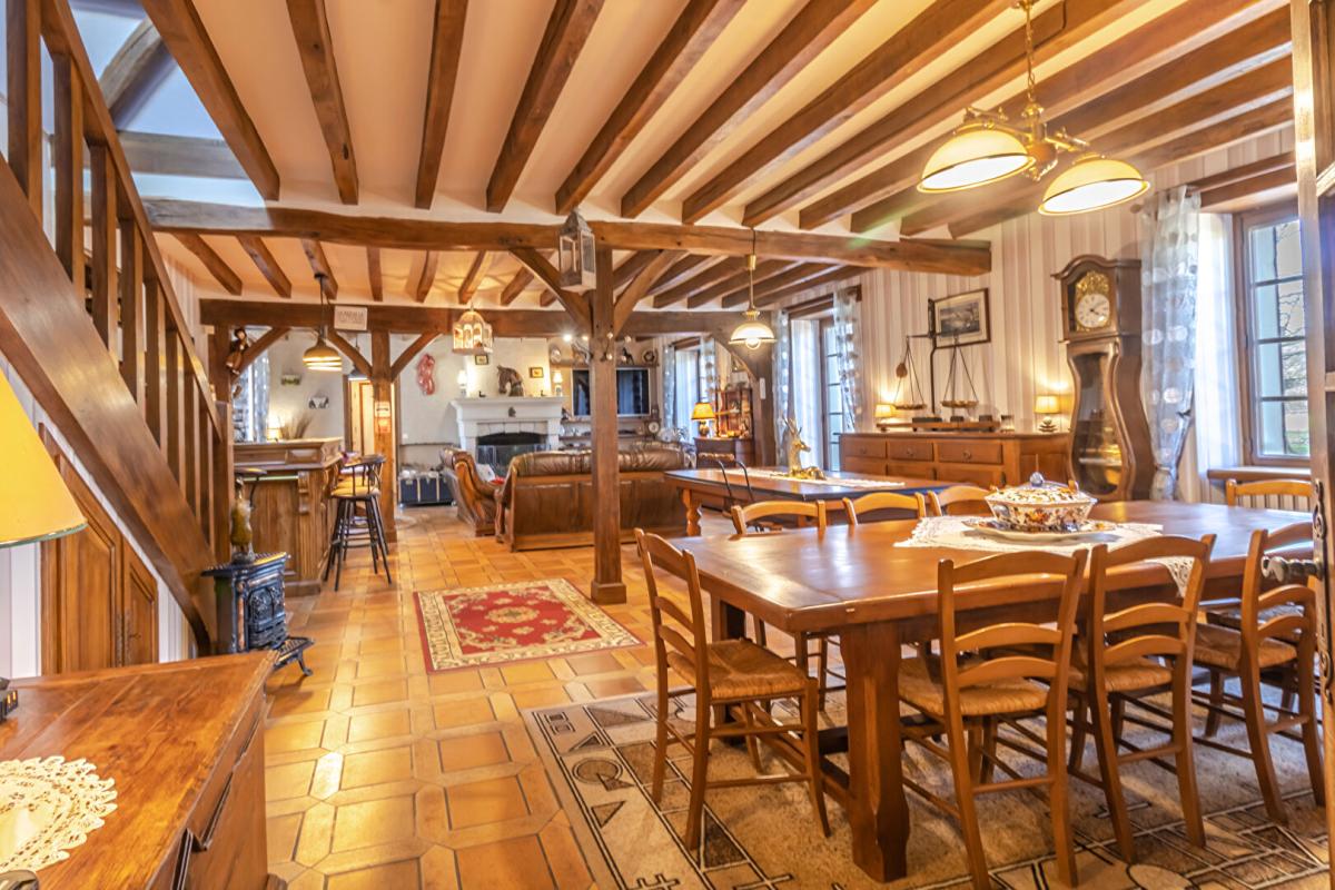 NEUVY-SUR-BARANGEON Maison Neuvy Sur Barangeon 6 pièce(s) 210 m2 4