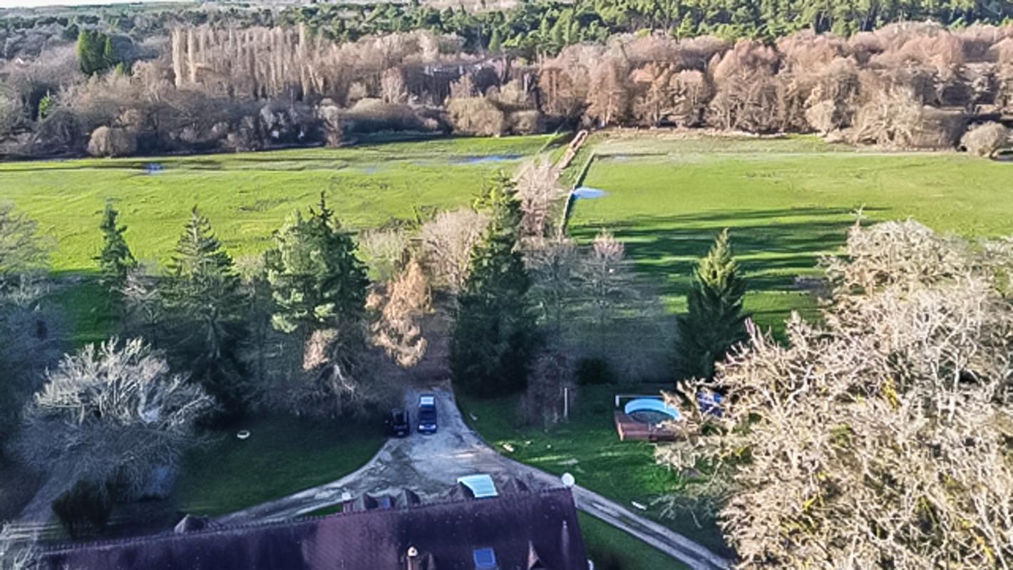 NEUVY-SUR-BARANGEON Maison Neuvy Sur Barangeon 6 pièce(s) 210 m2 7