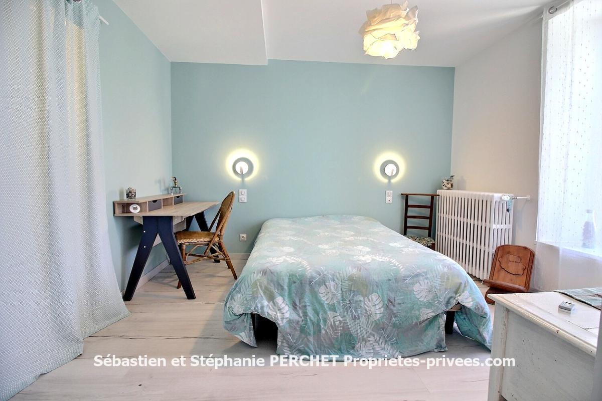 TERMINIERS Maison de village 3 chambres 150 m2 6