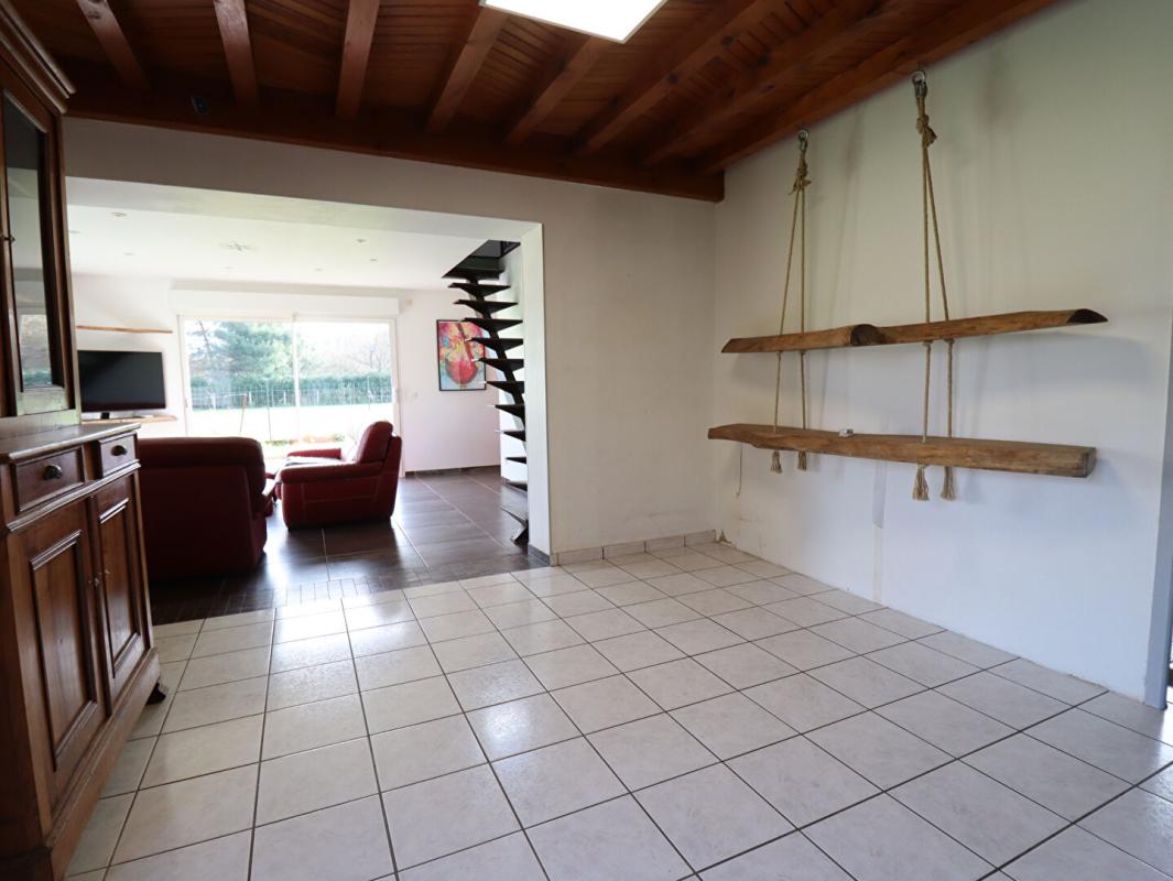 PESCHADOIRES Maison Peschadoires 7 pièce(s) 160 m2 environs + jardin +/-2000 m2 10