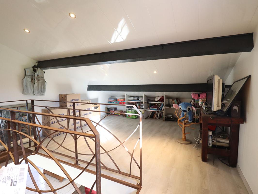 PESCHADOIRES Maison Peschadoires 7 pièce(s) 160 m2 environs + jardin +/-2000 m2 14