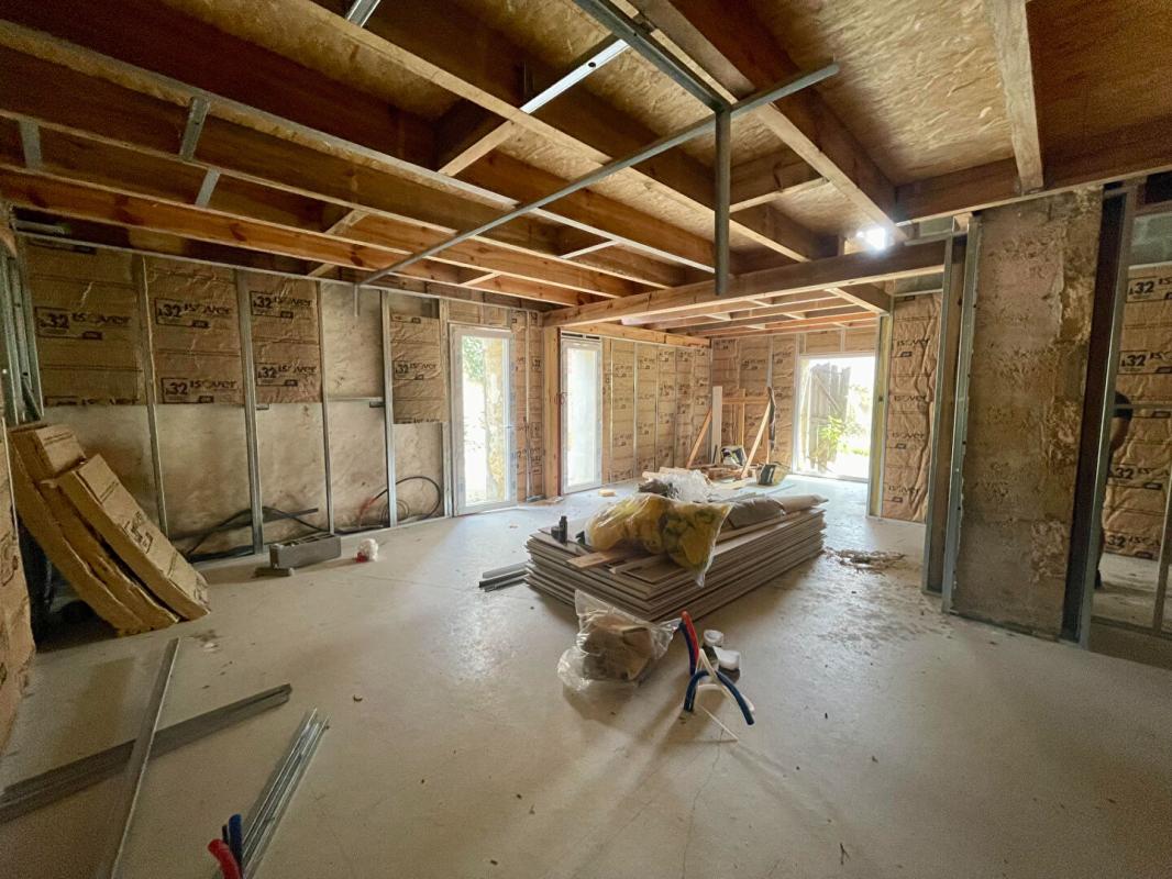 CIVRAC-DE-BLAYE Maison Civrac De Blaye 4 pièce(s) 91 m2 + Grange 200 m2 5