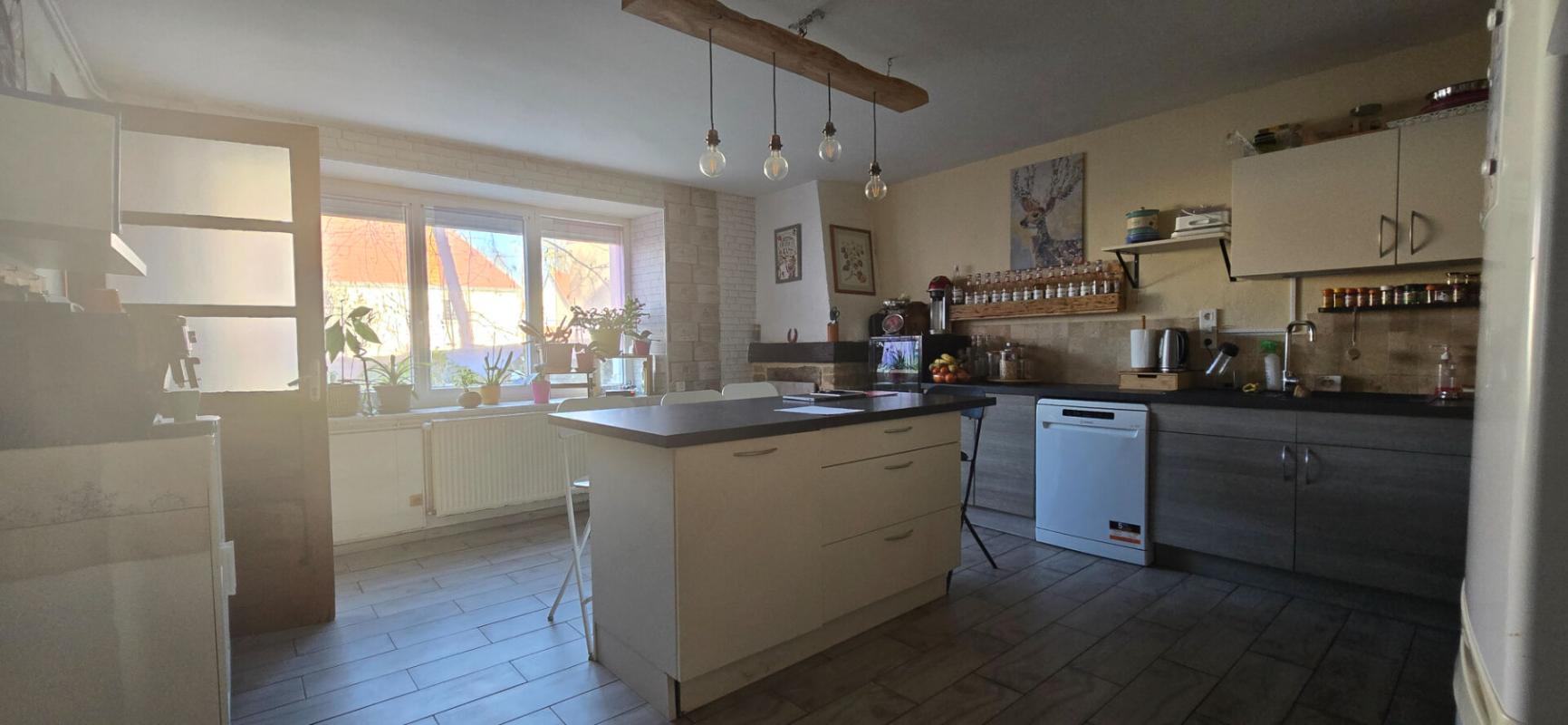 FRASNE-LE-CHATEAU ?Maison en pierre 146m² rénovée situé à Frasne-le-Château 3