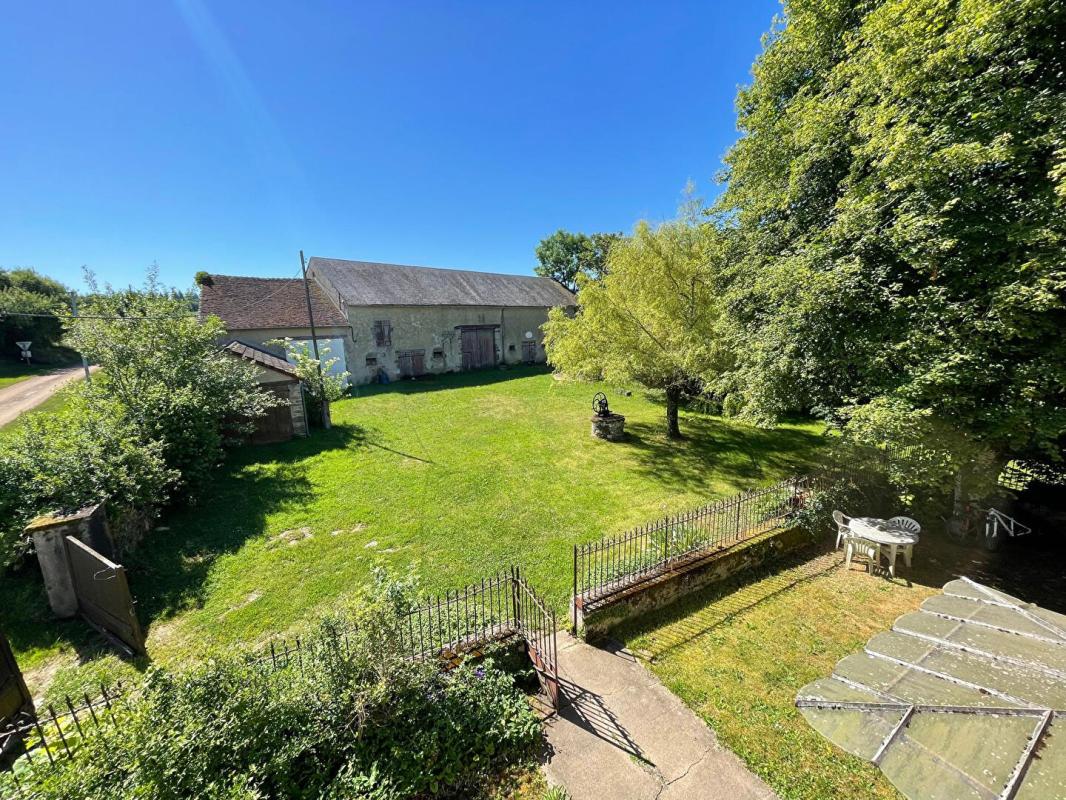 MOUSSY Belle propriété ancienne avec garages et grand terrain - Secteur calme 14
