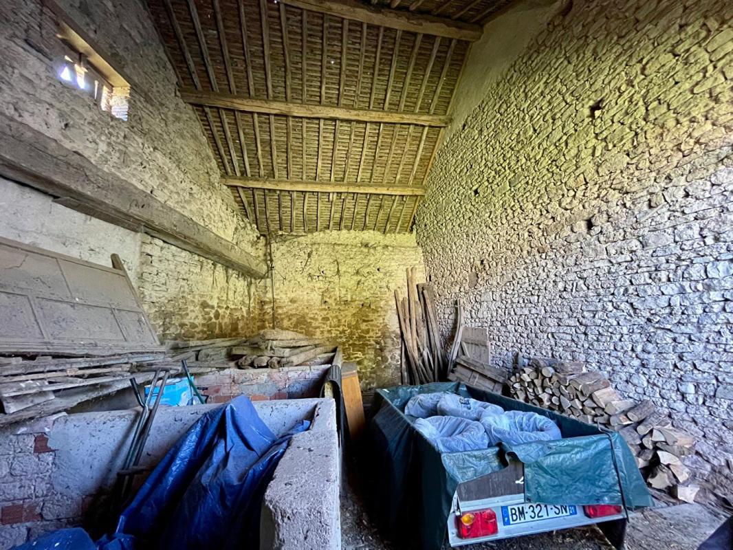 MOUSSY Belle propriété ancienne avec garages et grand terrain - Secteur calme 16